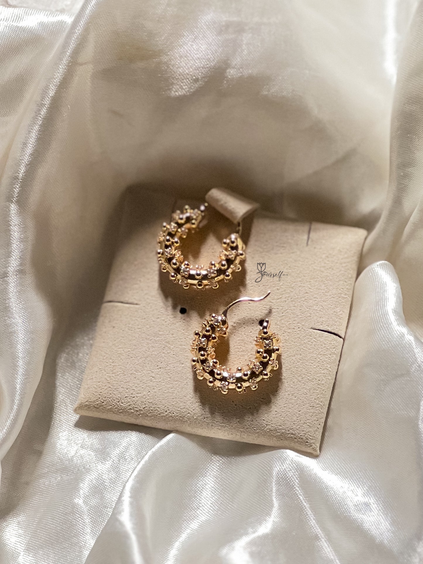 Argollas con pelotitas & brillos